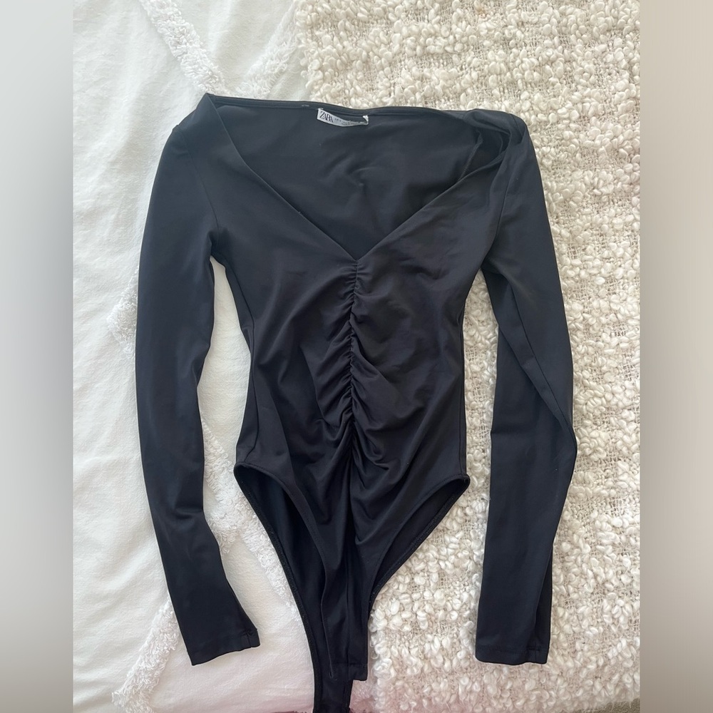Zara bodysuit size small SO flattering